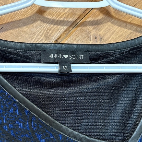 Anna Scott Elegant Black and Blue Lace Overlay Patterned Dress - Picture 2 of 6